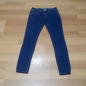 SO jeans size 9 long  juniors